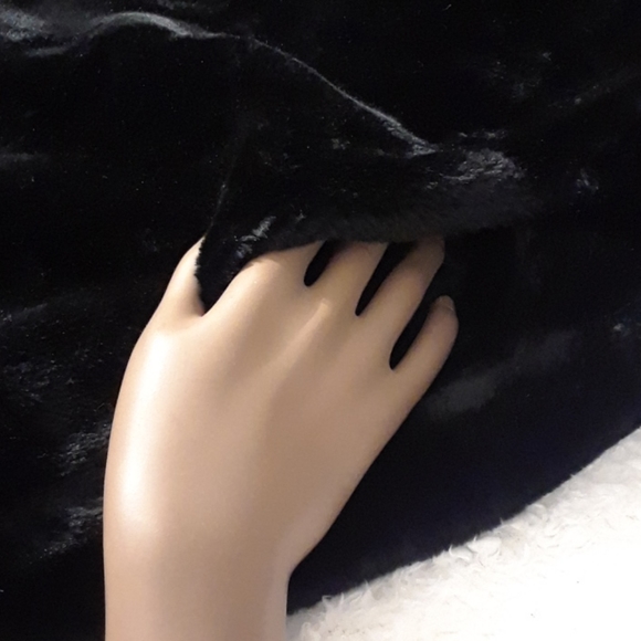 "Donnybrook" 1970's Vintage Faux Fur Coat - Picture 9 of 16